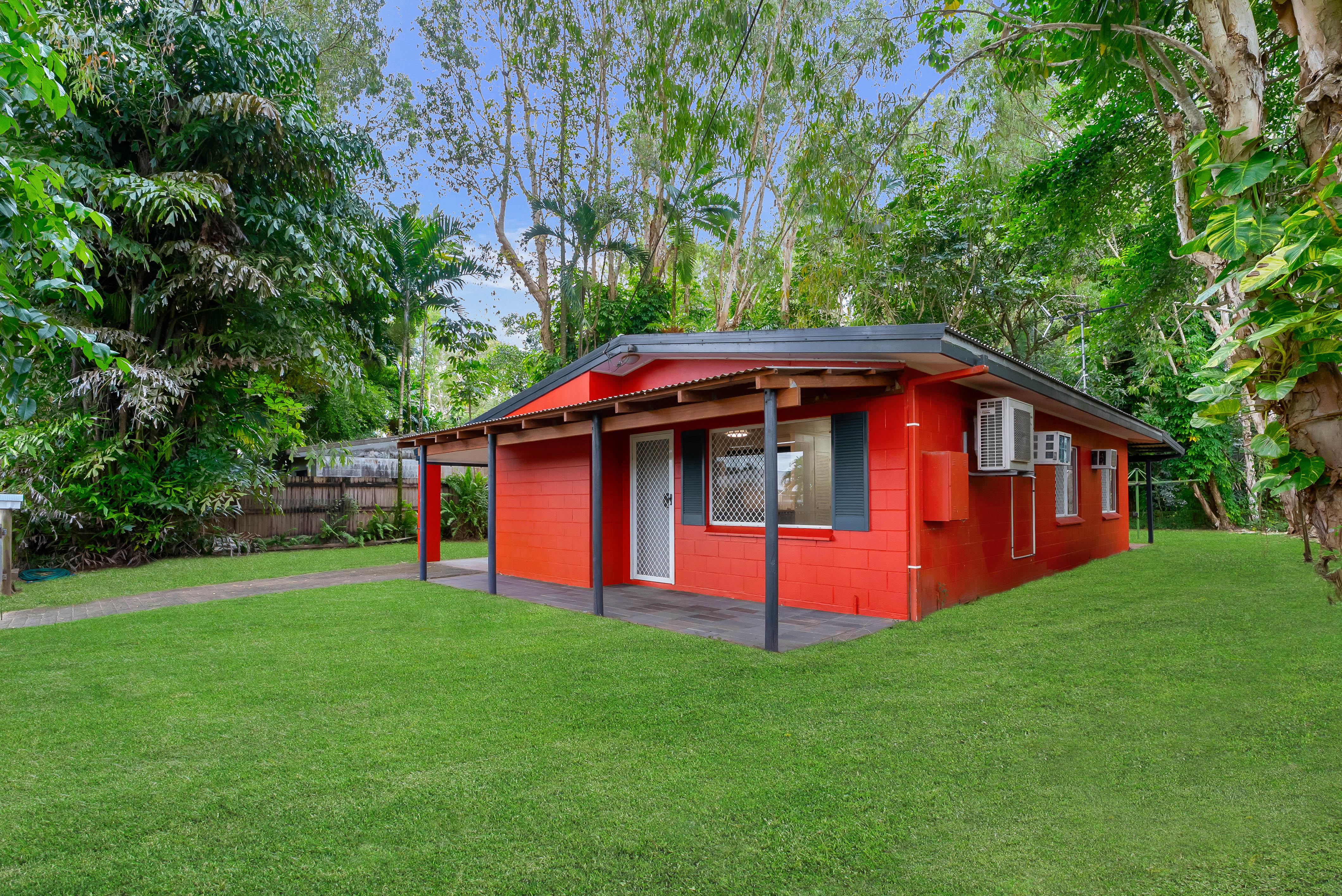 22 Oleander Street, Holloways Beach - Thumbnail 3