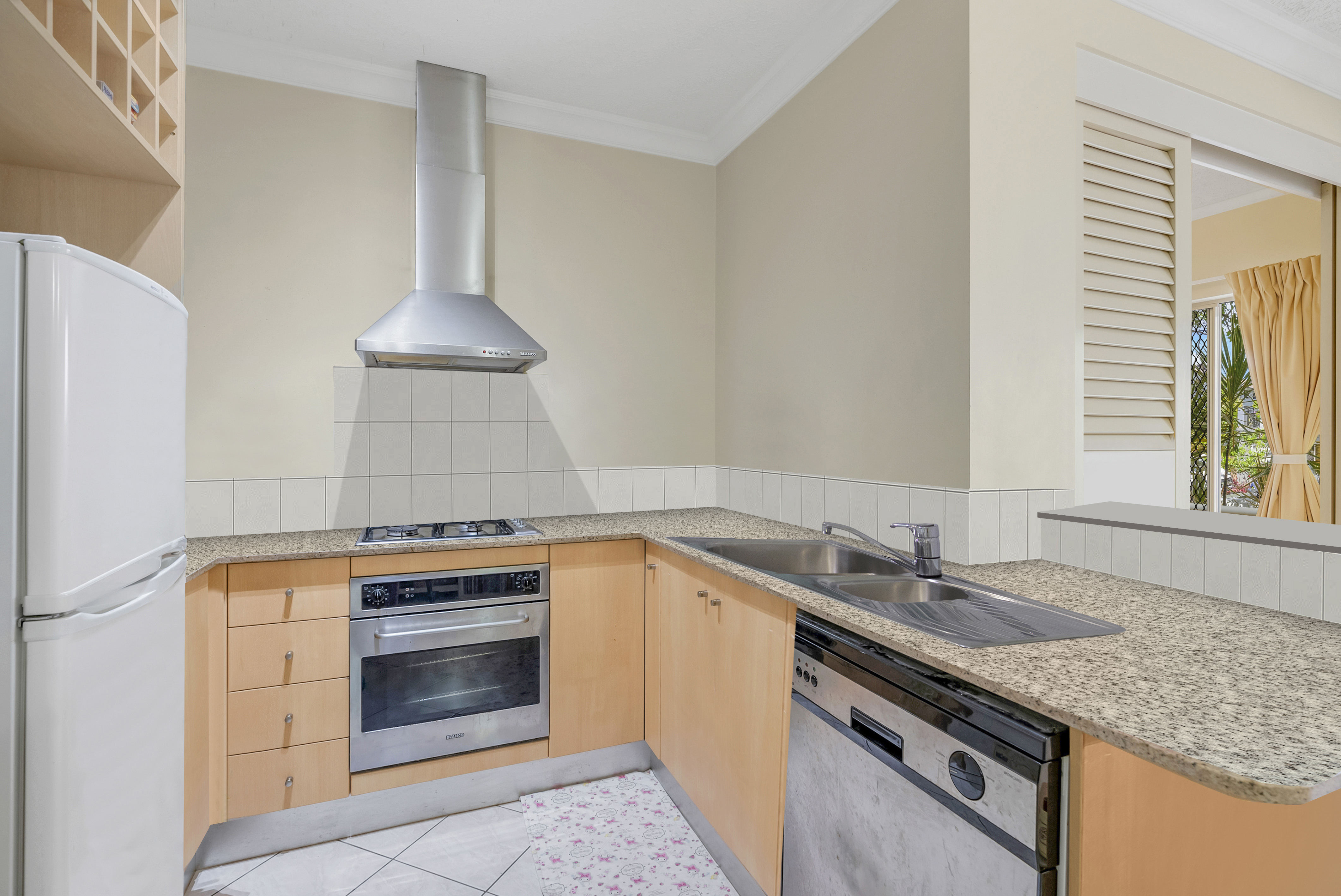 1209/2-10 Greenslopes St, Cairns North - Thumbnail 2