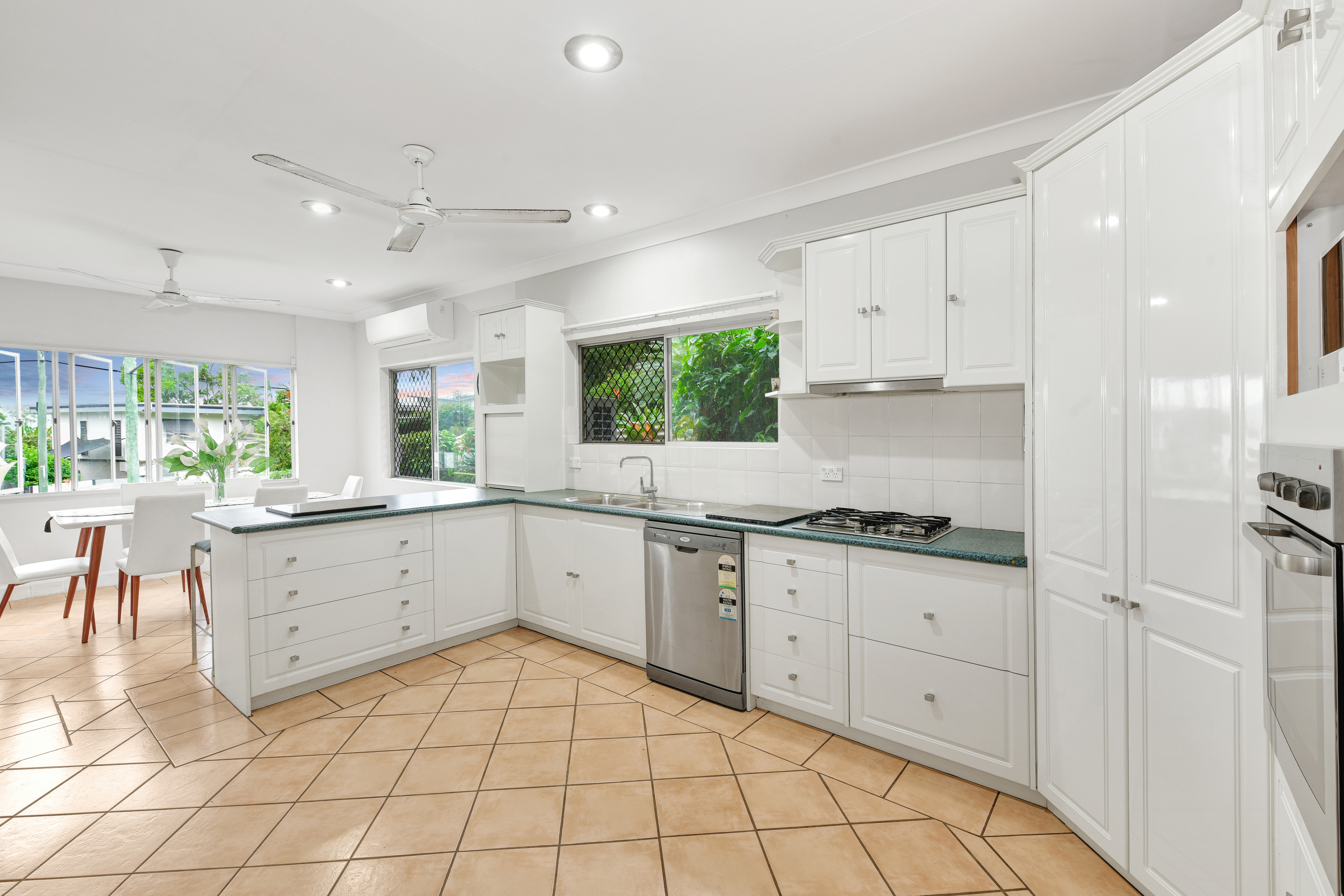 29 Atherton St, Whitfield - Thumbnail 8