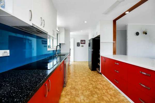34 OAK STREET, Goondi Bend - Thumbnail 4