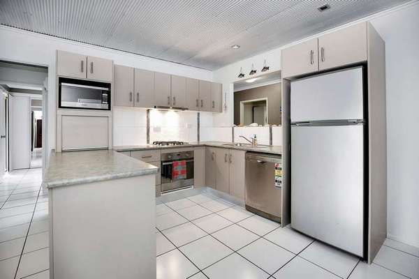 14 Taylor Street, Kurrimine Beach - Thumbnail 8