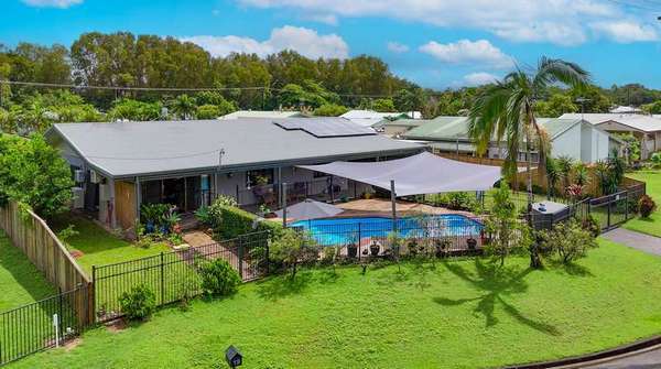 19 Casuarina Street, Tully Heads - Thumbnail 2
