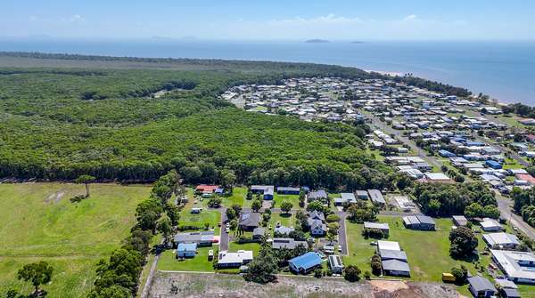 13 Dalgleish Street, Kurrimine Beach - Thumbnail 6