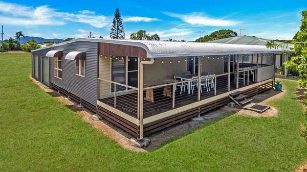 14 Taylor Street, Kurrimine Beach - Thumbnail 2