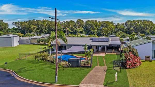 19 Casuarina Street, Tully Heads - Thumbnail 2
