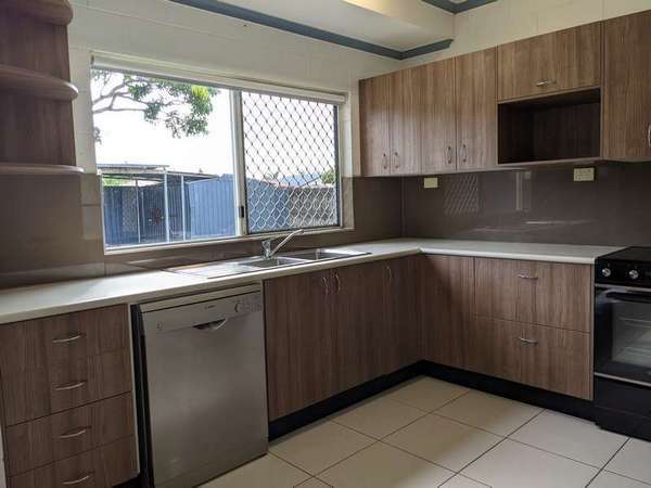 9 Phoenix Street, White Rock - Thumbnail 2