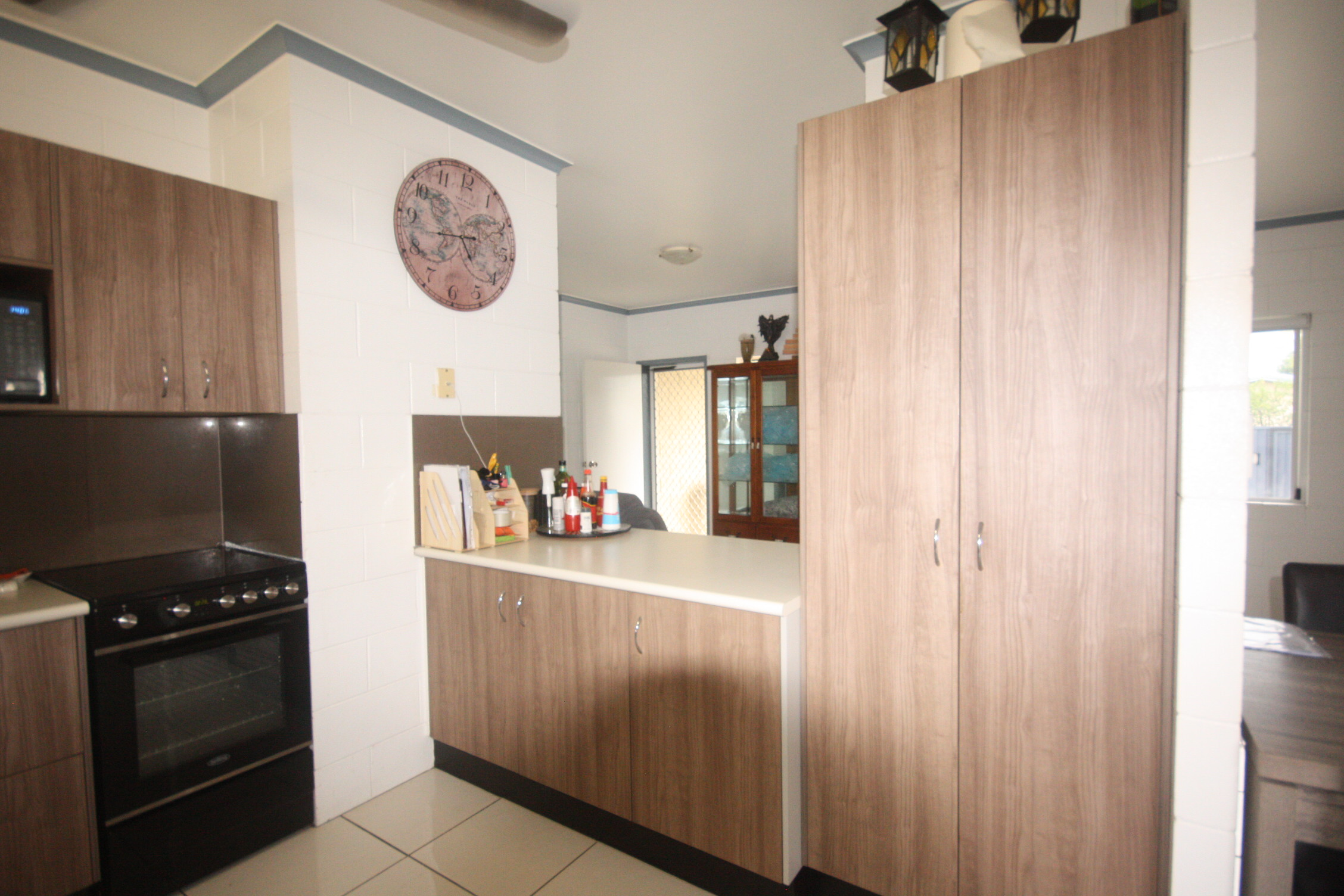 9 Phoenix Street, White Rock - Thumbnail 2