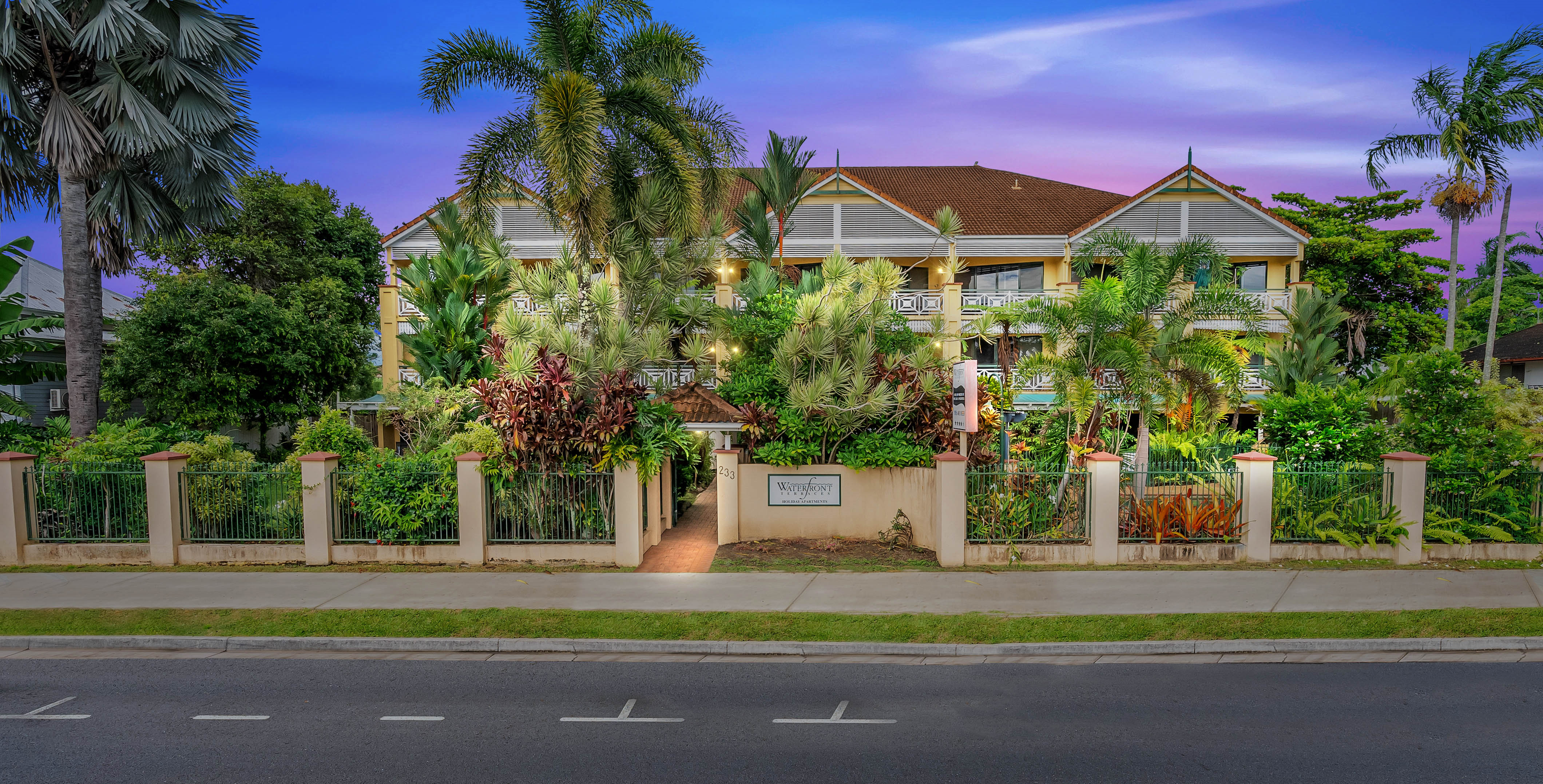 1/233 Esplanade, Cairns North - Image 1