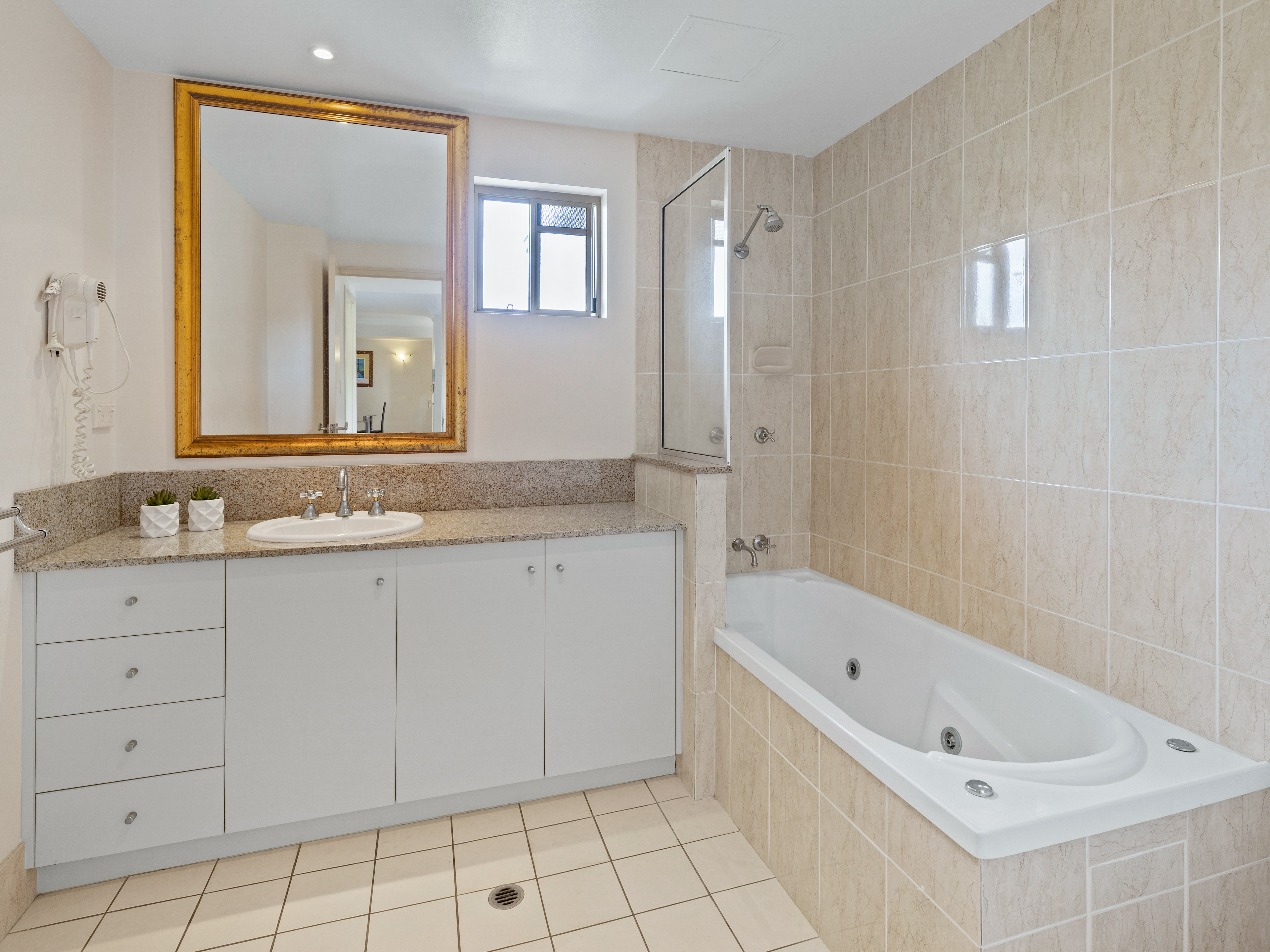 1324/2-10 Greenslopes Street, Cairns North - Thumbnail 7