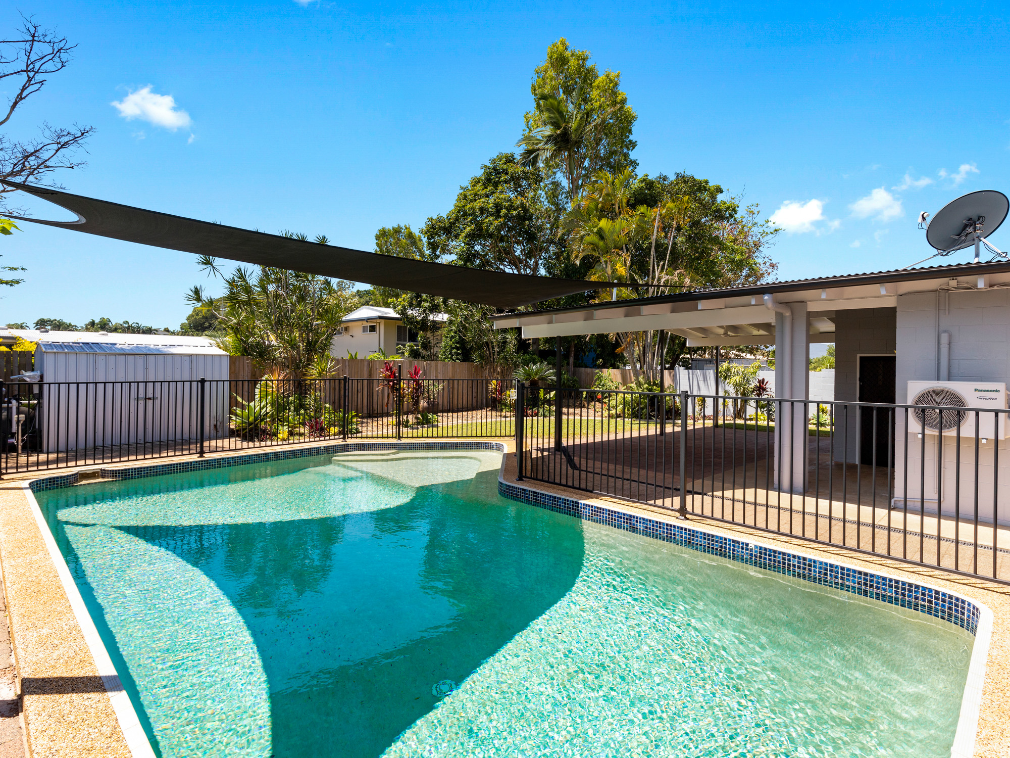 4 Carroo Street, Bayview Heights - Image 1