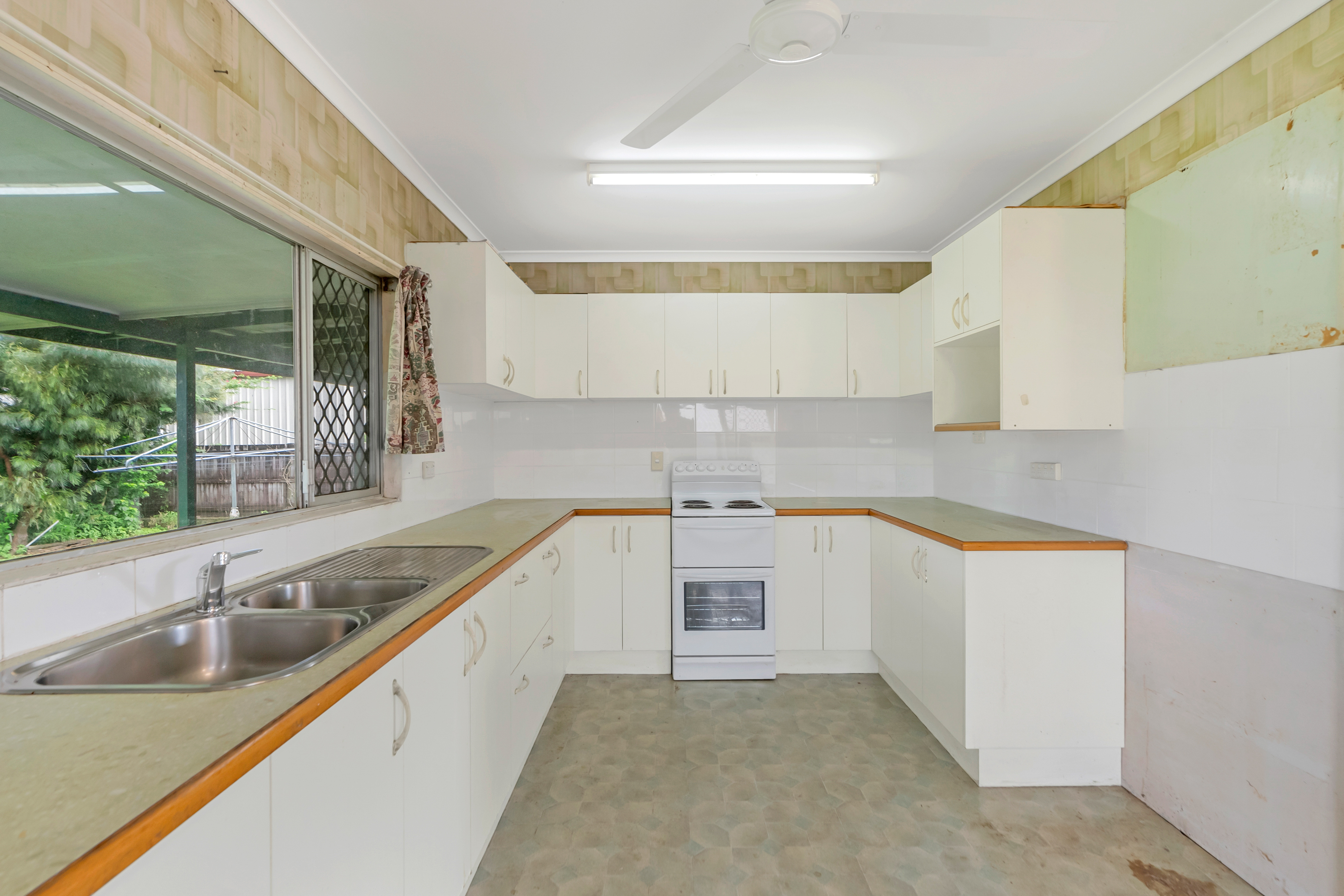 319 McCoombe Street, Mooroobool - Thumbnail 6