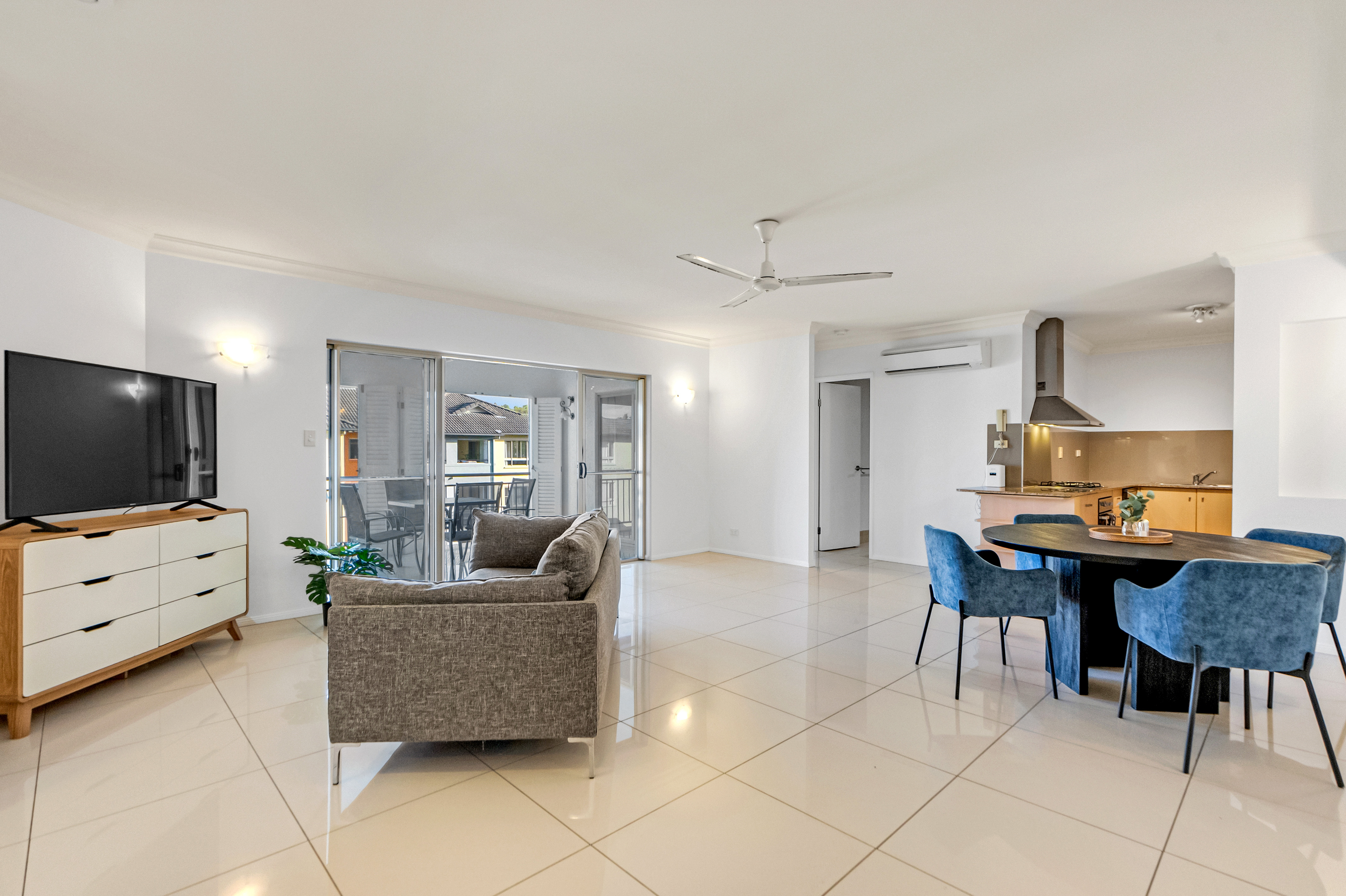 1525/2-10 Greenslopes Street, Cairns North - Thumbnail 3