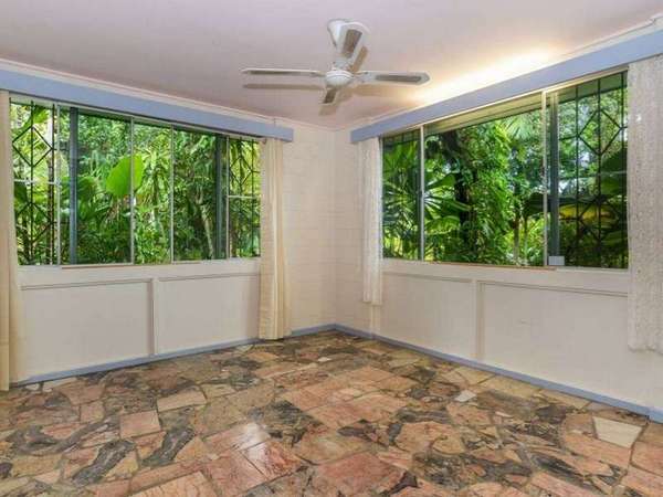 25 Maple Street, Holloways Beach - Thumbnail 3