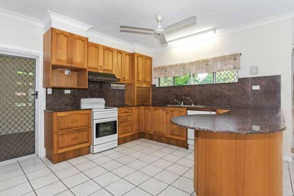 7 Lennon Street, Westcourt - Thumbnail 2