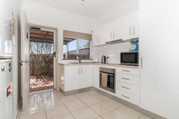 10/389 McCoombe Street, Mooroobool - Thumbnail 2