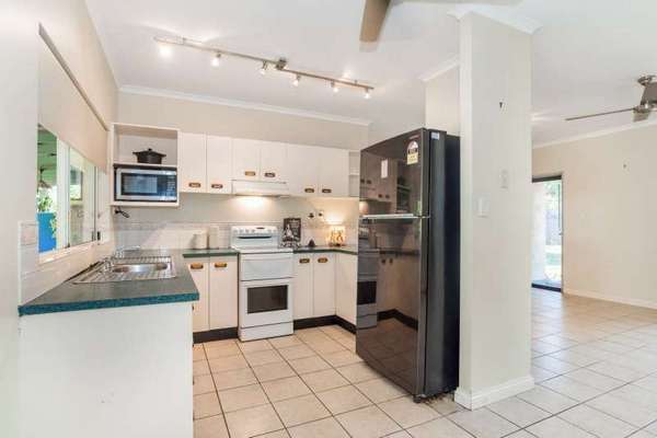 49 Michealangelo Drive, Redlynch - Thumbnail 5