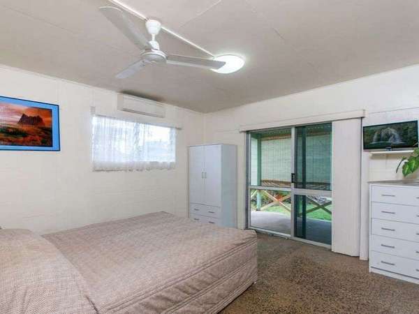 35 Maple Street, Holloways Beach - Thumbnail 4