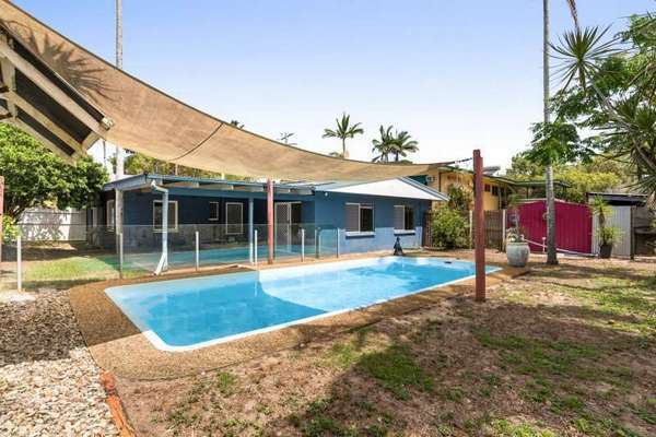 3 Mimosa Street, Holloways Beach - Thumbnail 2