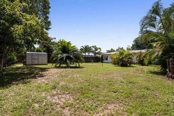 94 Baronia Crescent, Holloways Beach - Thumbnail 2