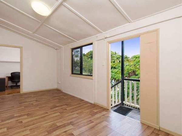 102 Martyn Street, Parramatta Park - Thumbnail 4