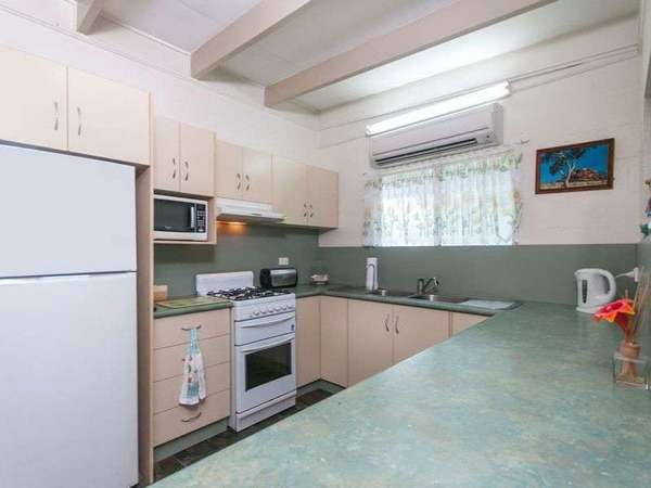 35 Maple Street, Holloways Beach - Thumbnail 6