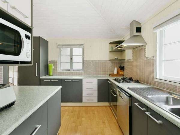 22 Joan St, Bungalow - Thumbnail 3