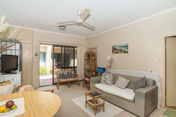33/21-31 Poinciana Street, Holloways Beach - Thumbnail 5
