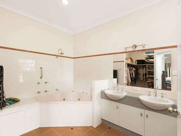 2 Mangosteen Close, Smithfield - Thumbnail 8