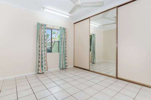7 Lennon Street, Westcourt - Thumbnail 4
