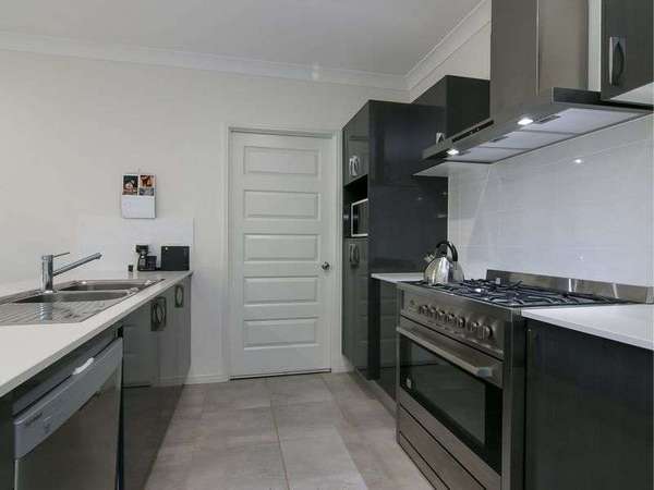 38 Perserverance Street, Redlynch - Thumbnail 4