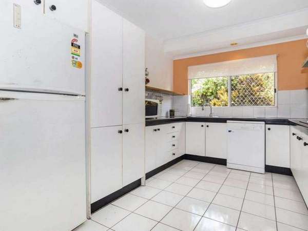 4 Harwood Close, Brinsmead - Thumbnail 5