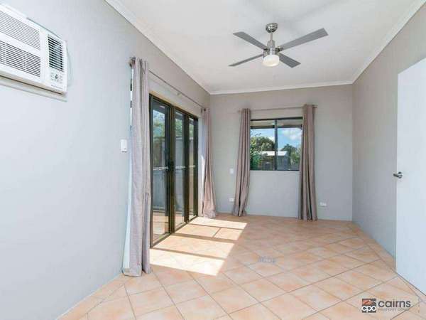 37 Impey, Caravonica - Thumbnail 6