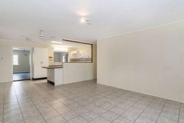 3 Mimosa Street, Holloways Beach - Thumbnail 4