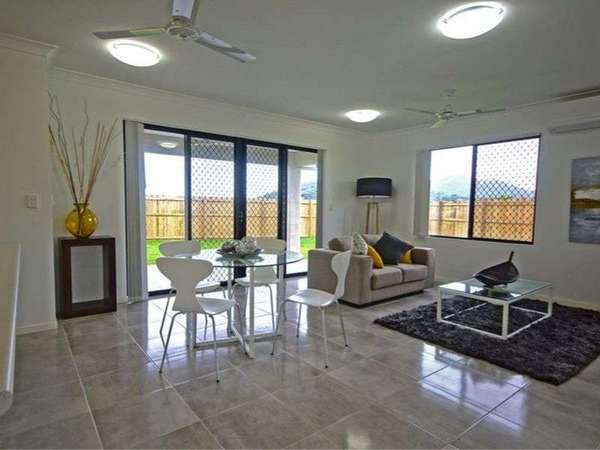 2 Hunter Close, Redlynch - Thumbnail 2