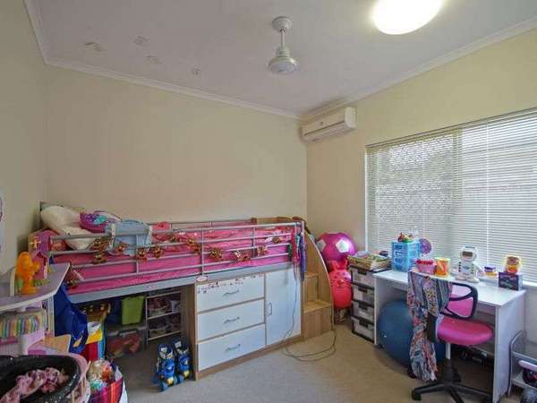 40 Slipper Street, Edmonton - Thumbnail 2