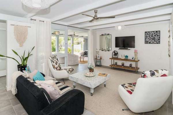 3 Gerbera Street, Holloways Beach - Thumbnail 2