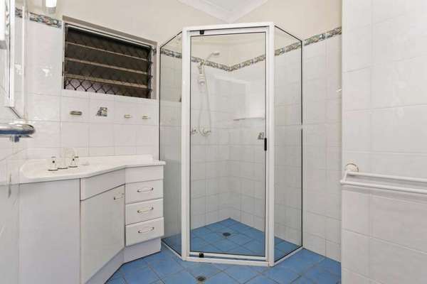 7 Lennon Street, Westcourt - Thumbnail 5