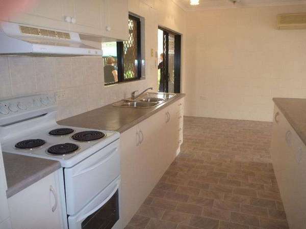 122 Timberlea Drive, Bentley Park - Thumbnail 3