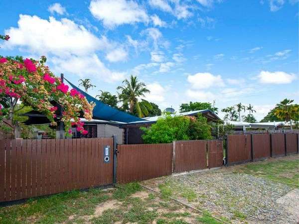 13 Tamarind Street, Holloways Beach - Thumbnail 2