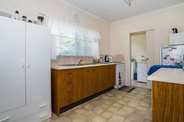 94 Baronia Crescent, Holloways Beach - Thumbnail 6