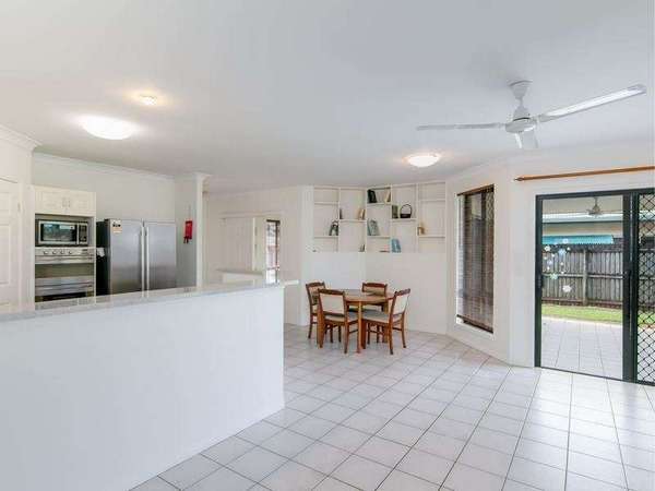 9 Village Terrace, Redlynch - Thumbnail 4