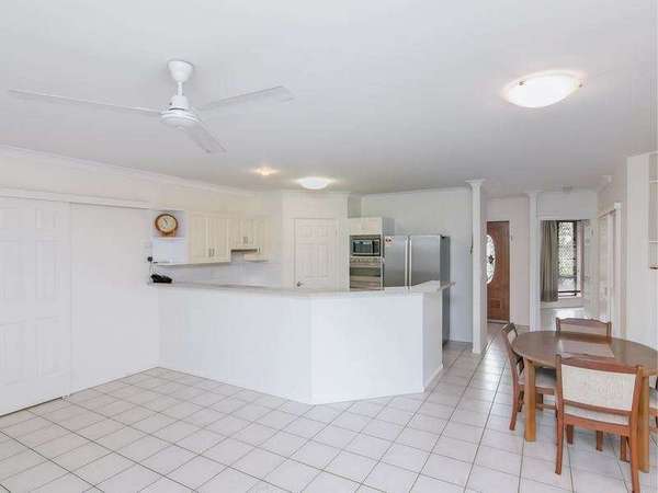 9 Village Terrace, Redlynch - Thumbnail 3