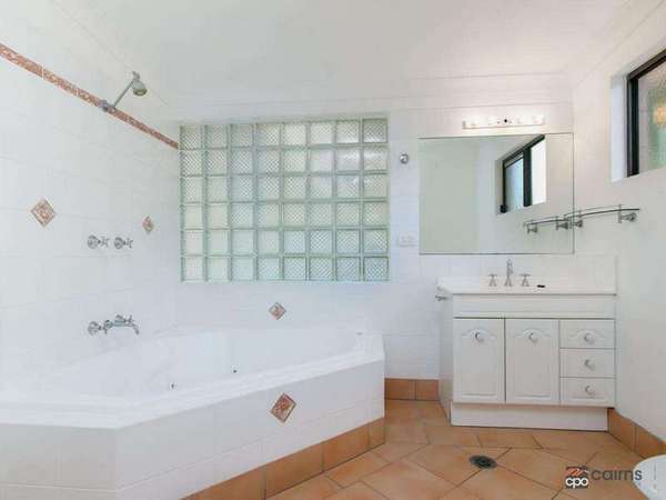 37 Impey, Caravonica - Thumbnail 7