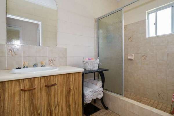 94 Baronia Crescent, Holloways Beach - Thumbnail 7