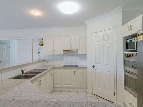 9 Village Terrace, Redlynch - Thumbnail 2