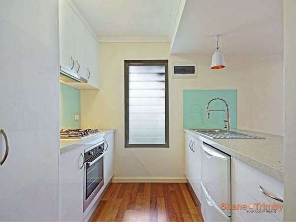 210 Greenslopes St, Edge Hill - Thumbnail 2