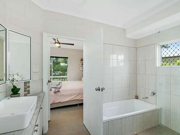 9 Damson Drive, Redlynch - Thumbnail 5