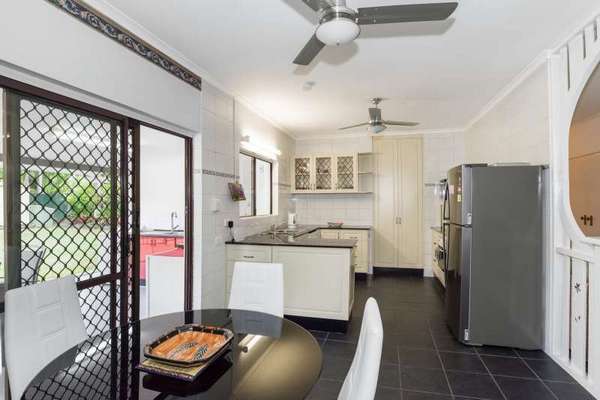 46 Oleander Street, Holloways Beach - Thumbnail 7