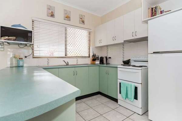 35/21-31 Poinciana Street, Holloways Beach - Thumbnail 3