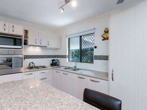 18 Oleander Street, Holloways Beach - Thumbnail 7
